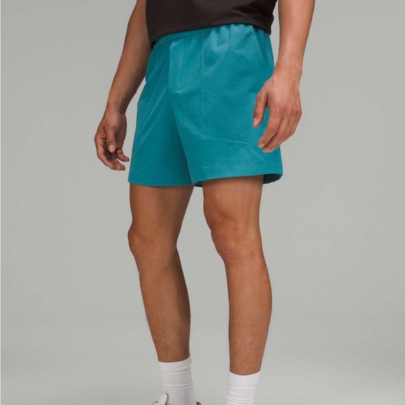 Lululemon Bowline Short 5" NWT size M - Picture 1 of 5